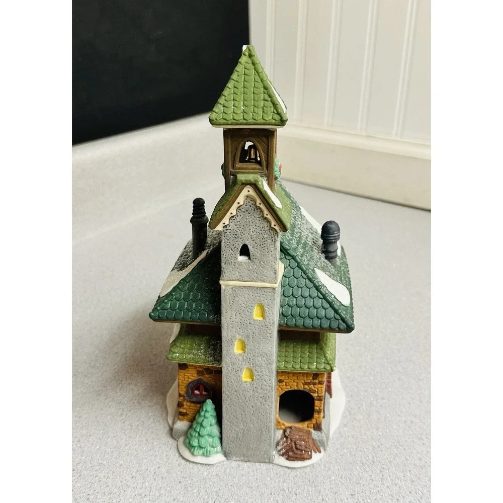 Dept 56 North Pole Series North Pole Chapel #5626-0 Heritage Village Retired